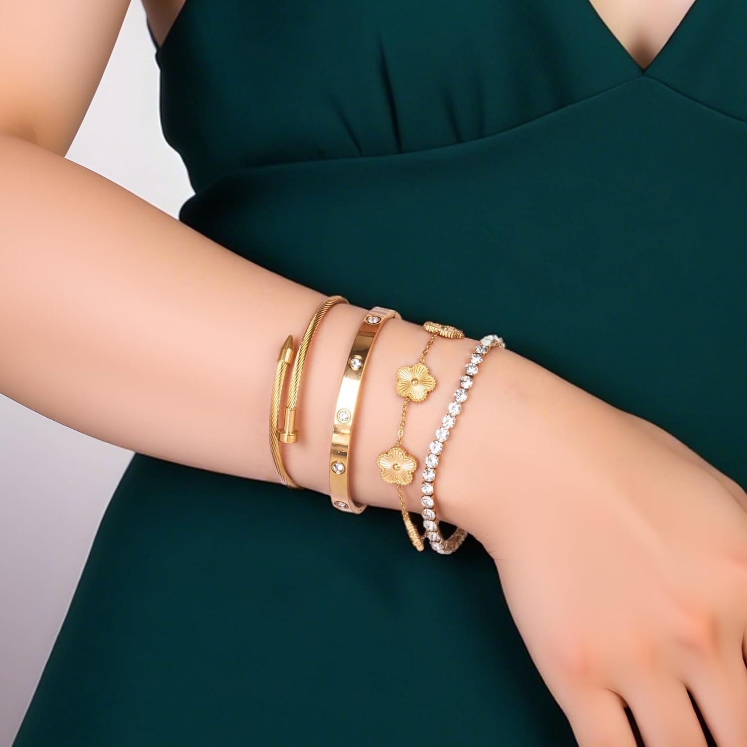 Lamdo 18K Gold Plated Womens Stackable Floral Gold Clover Bracelets Set Love Bangle Bracelets Non Tarnish, Gold Bracelet Set Trendy Jewelry,Gifts for Women's Day and Mother's Day