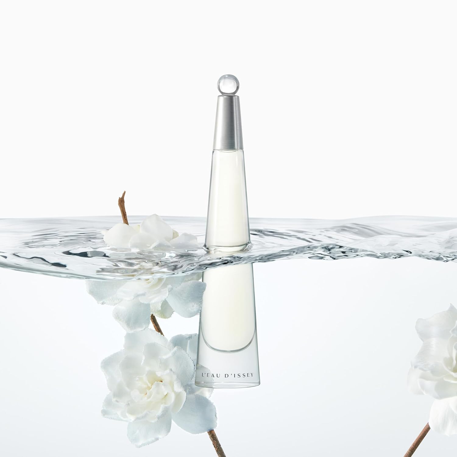 Issey Miyake L'Eau d'Issey Eau de Toilette - Fragrance for Women - Floral & Aquatic, Inspired by the Purity of Water - With Notes of White Flowers, A Lotus Rose Accord & Sandalwood