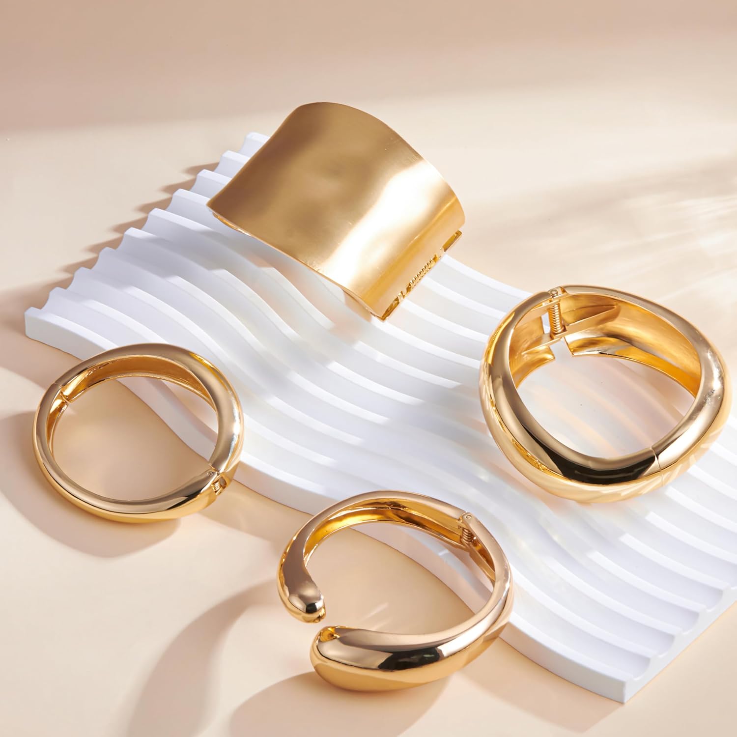 4 Pcs Women Gold Silver Cuff Bracelet Hinged Design Bracelet Trendy Chunky Cuff Bangle Thick Gold Silver Bracelets for Women