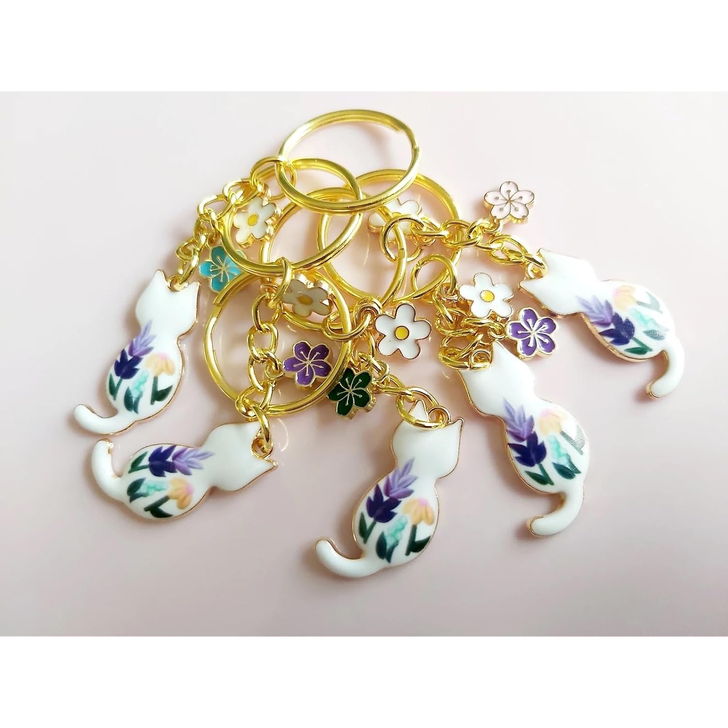 Agromusk Cute Cat Keychain, Enamel Flower Keyring Japanese Decor for Garden Cat Lovers, Kawaii Bag Charm With Sakura Flowers