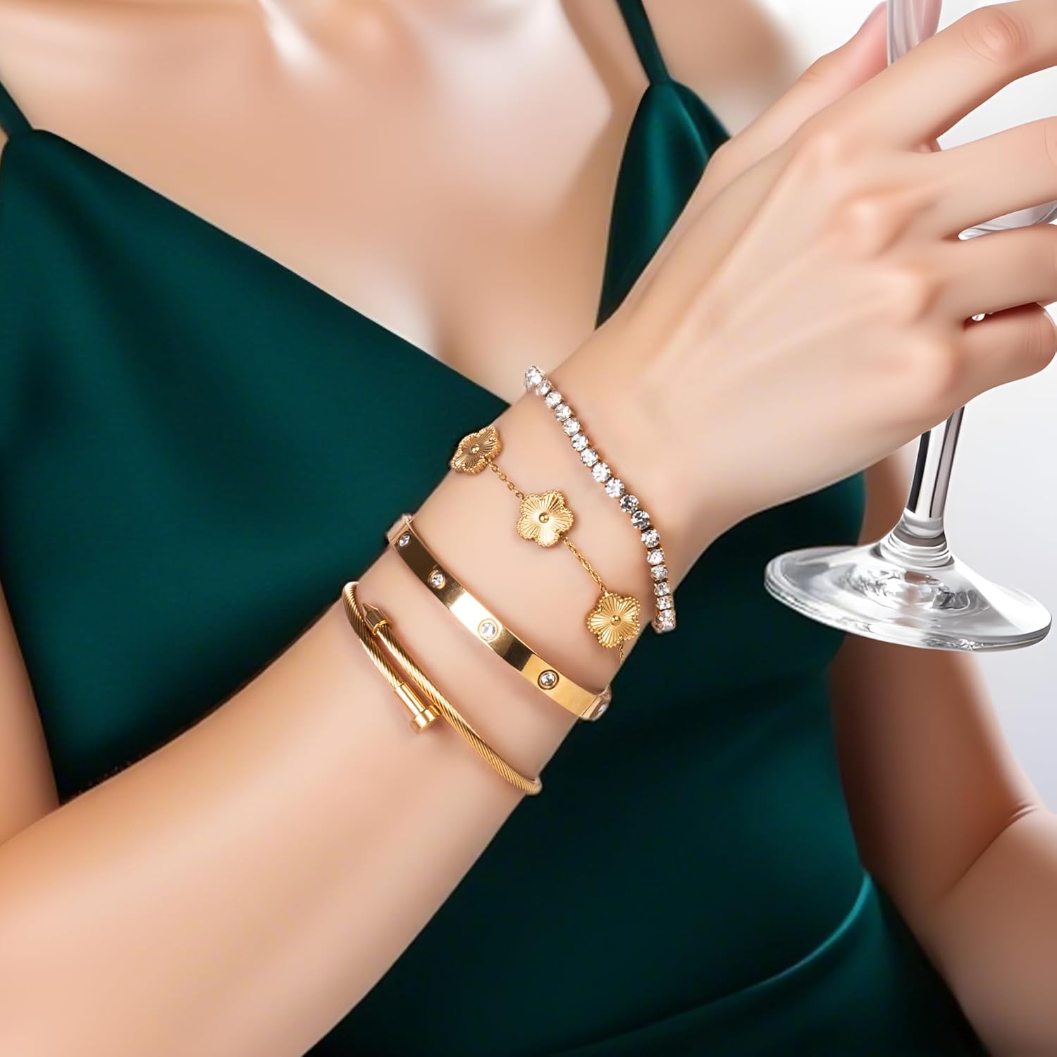 Lamdo 18K Gold Plated Womens Stackable Floral Gold Clover Bracelets Set Love Bangle Bracelets Non Tarnish, Gold Bracelet Set Trendy Jewelry,Gifts for Women's Day and Mother's Day